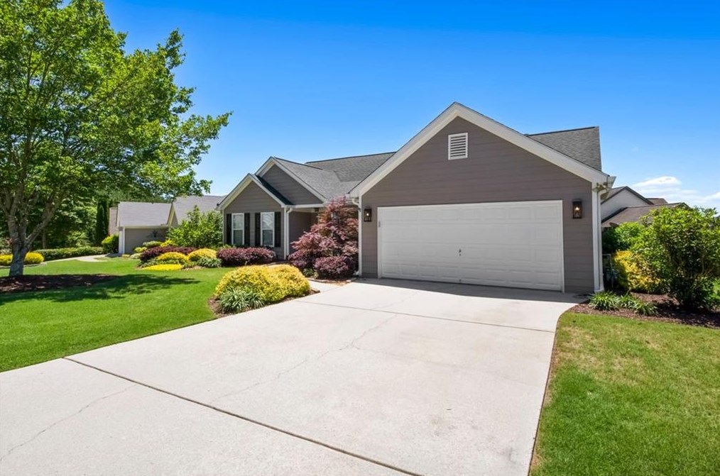 319 Spring Hill Dr, Holly Springs, GA 30115