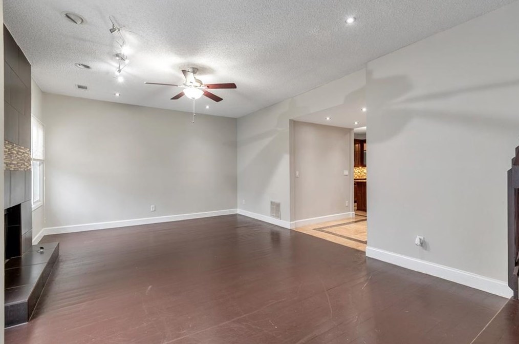 703 Roswell Landings Dr, Roswell, GA 30075-3878