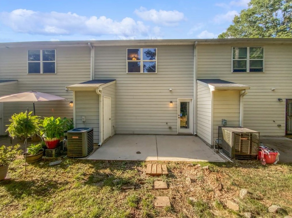 3583 Rock Ridge Dr, Rex GA 30273-5031 exterior