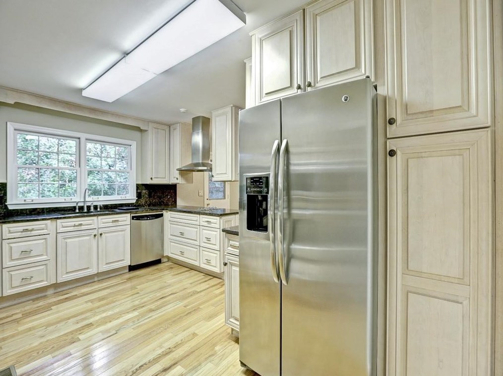 2740 Rdg Vly Rd, Atlanta GA  30327-1823 exterior