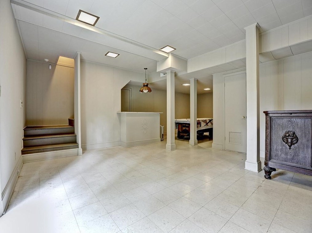 2740 Rdg Vly Rd, Atlanta GA  30327-1823 exterior