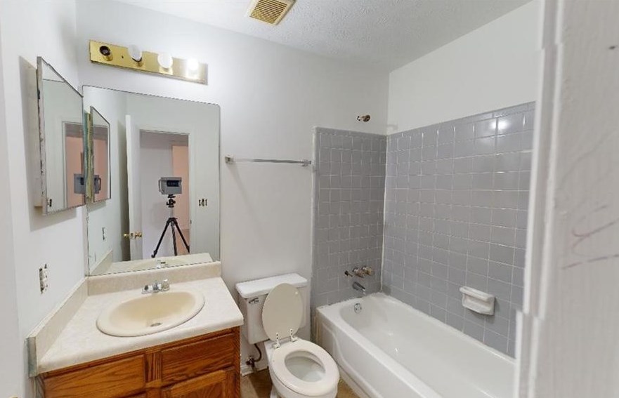 4512 Yorkdale Dr, Decatur GA 30035-4253 exterior