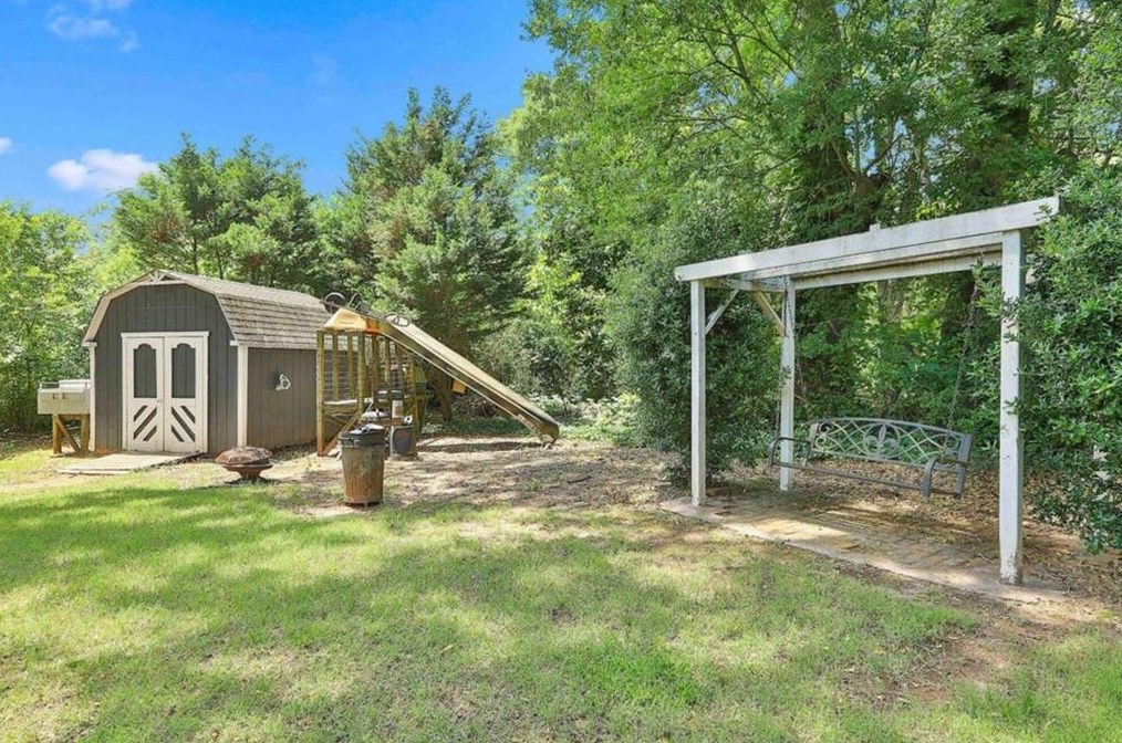 3654 Charlotte Dr, Rex GA 30273-1215 exterior