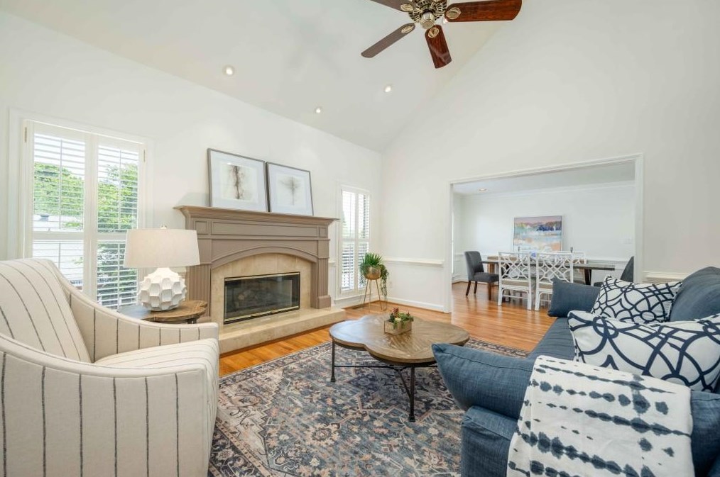 945 Knoll Crest Ct, Alpharetta, GA 30004