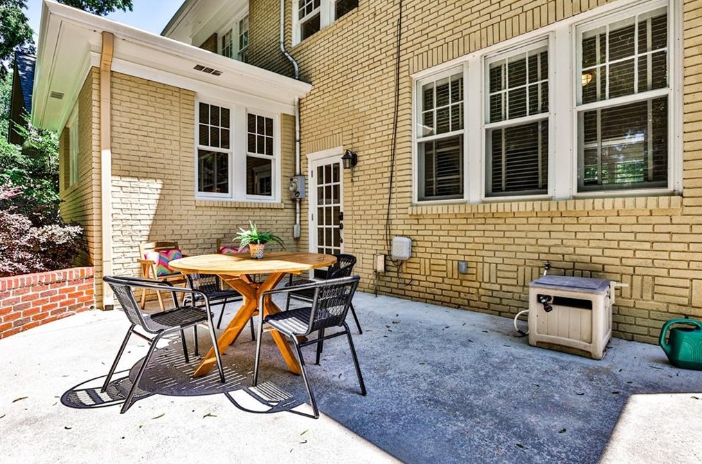 1527 Emory Rd, Atlanta GA  30306-2407 exterior