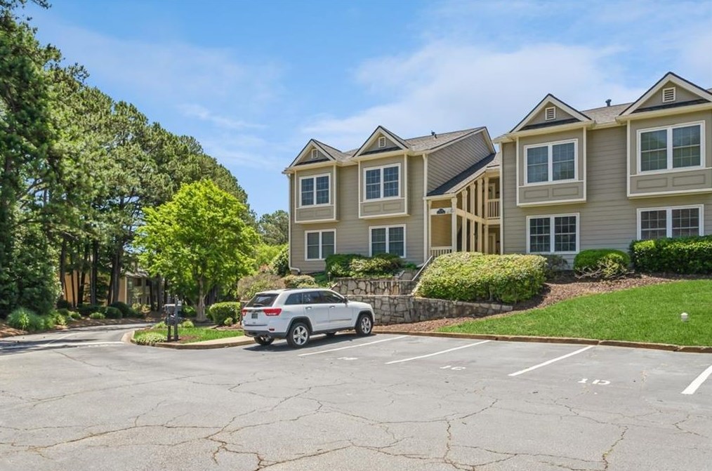 12 Lakes Edge Dr, Smyrna, GA 30080-8000