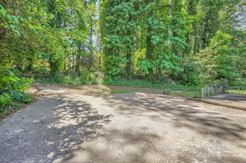 3808 King Henry Rd, Atlanta GA 30331-4922 exterior