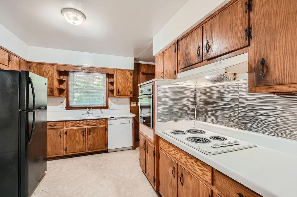 3808 King Henry Rd, Atlanta GA 30331-4922 exterior