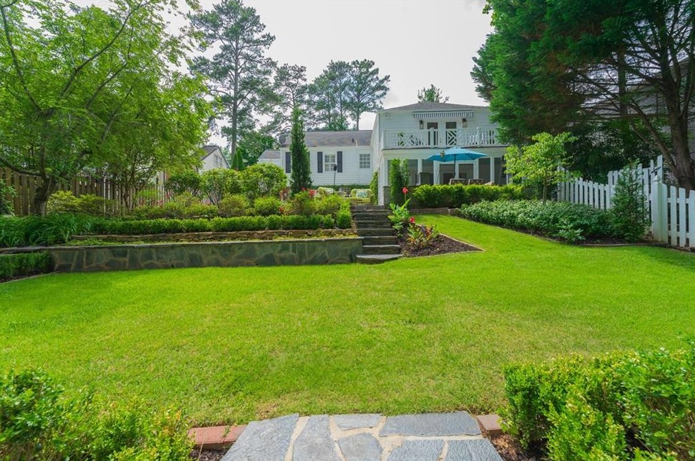3975 Stratford Rd, Atlanta, GA 30342-3917
