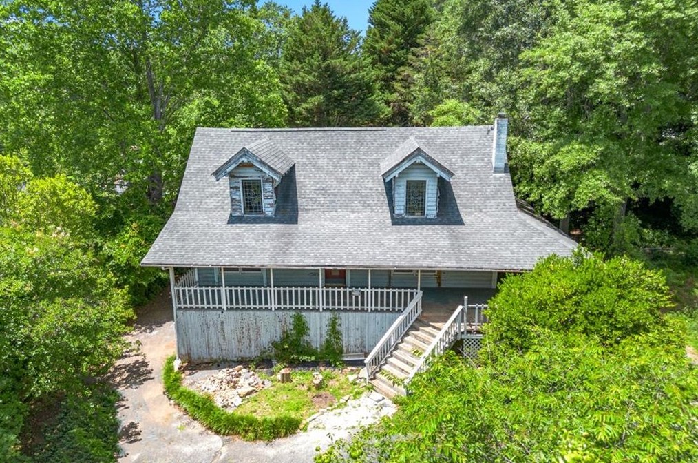 83 Crestlawn Dr, Toccoa, GA 30577-3174