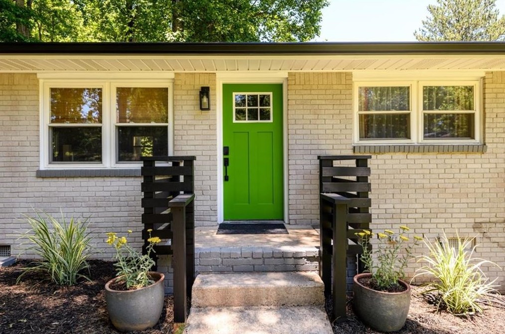 2596 Wilson Woods Dr, Decatur GA  30033-3741 exterior