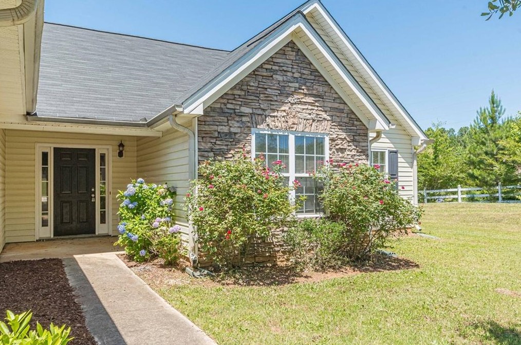 10 Mills Lndg, Porterdale, GA 30016-2525