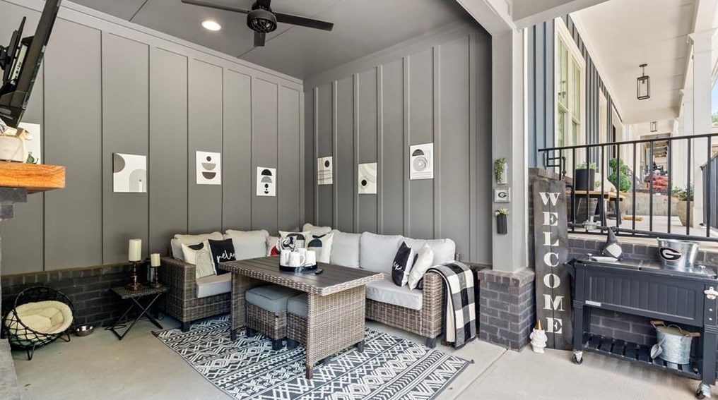 5627 Pine St, Flowery Branch, GA 30542