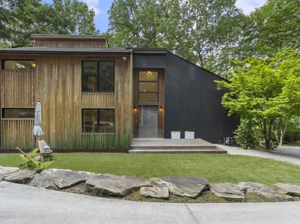 4424 Woodland Brook Dr, Atlanta, GA 30339-5365