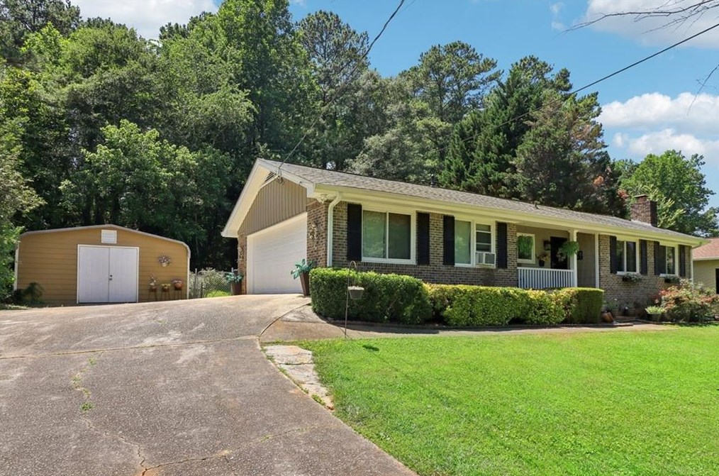 207 Kettlewood Dr, Lilburn, GA 30047-5127