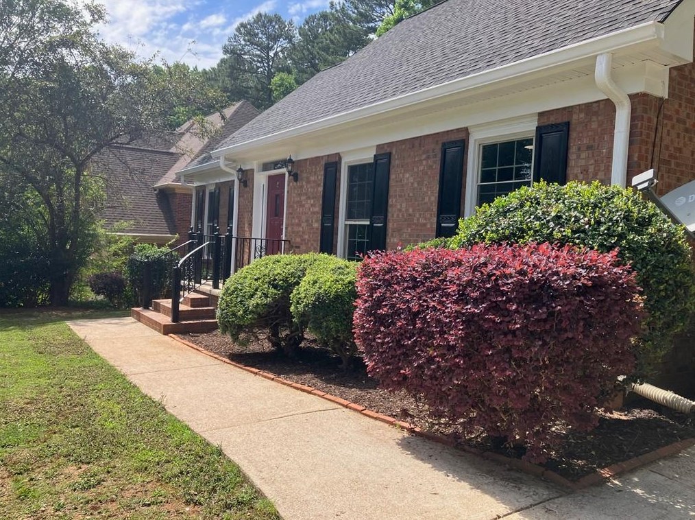 968 Holly Hedge Rd, Stone Mountain, GA 30083-2334