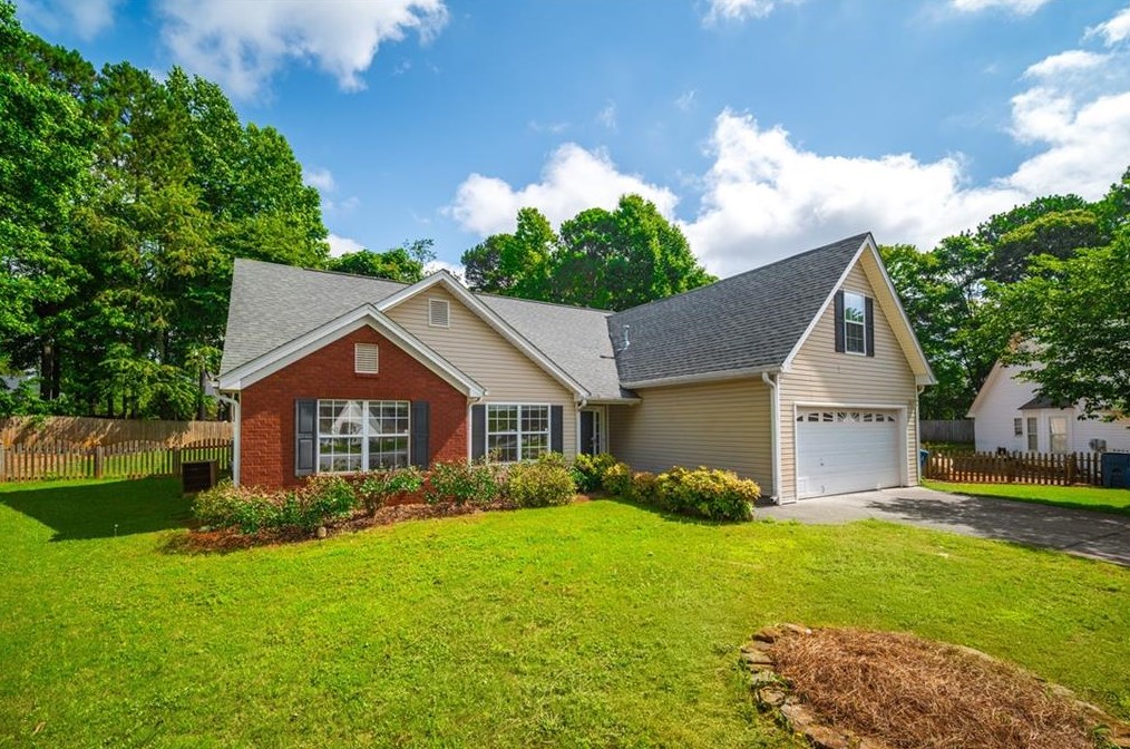 1089 Harbins Pass Dr, Dacula, GA 30019-7032