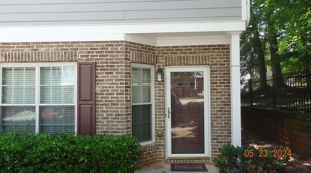 2508 Walden Lake Dr, Decatur, GA 30035-4175