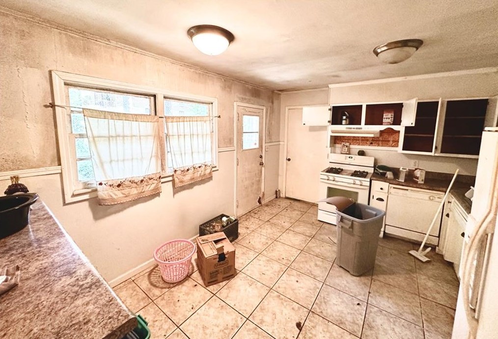 2258 Bryant Dr, Atlanta GA  30344-1034 exterior