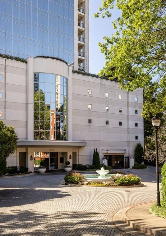 2828 Peachtree Rd, Atlanta GA  30305-5111 exterior