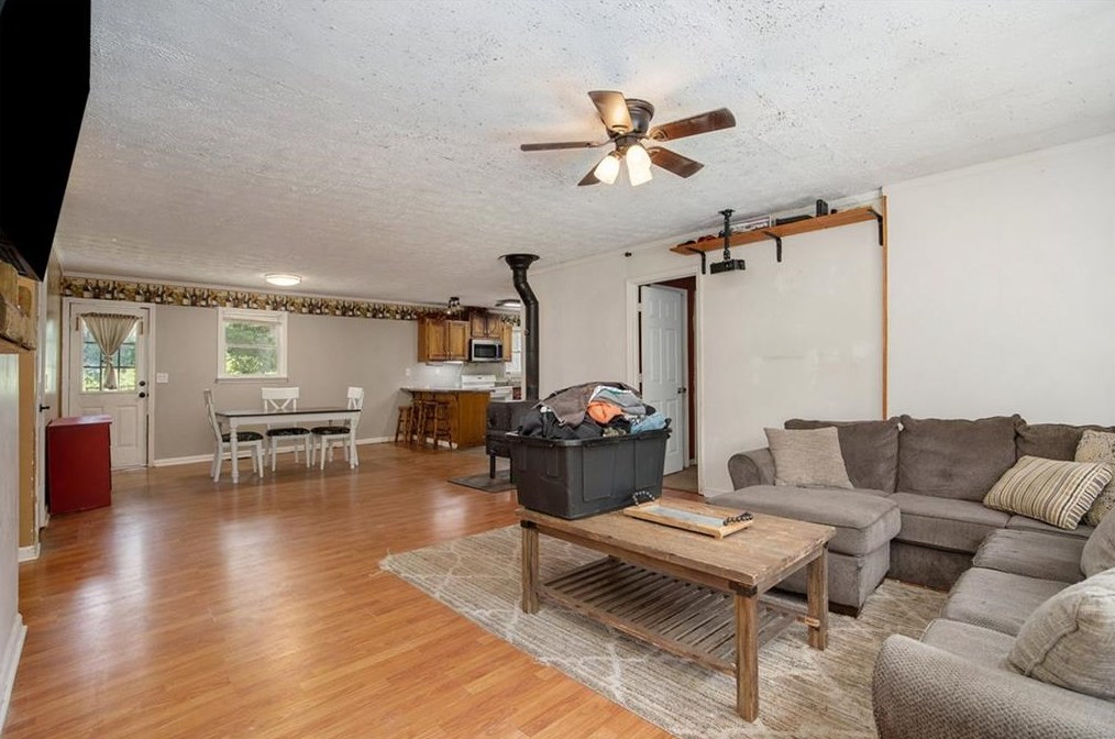 244 Glory Ln, Mount Airy, GA 30563-3617