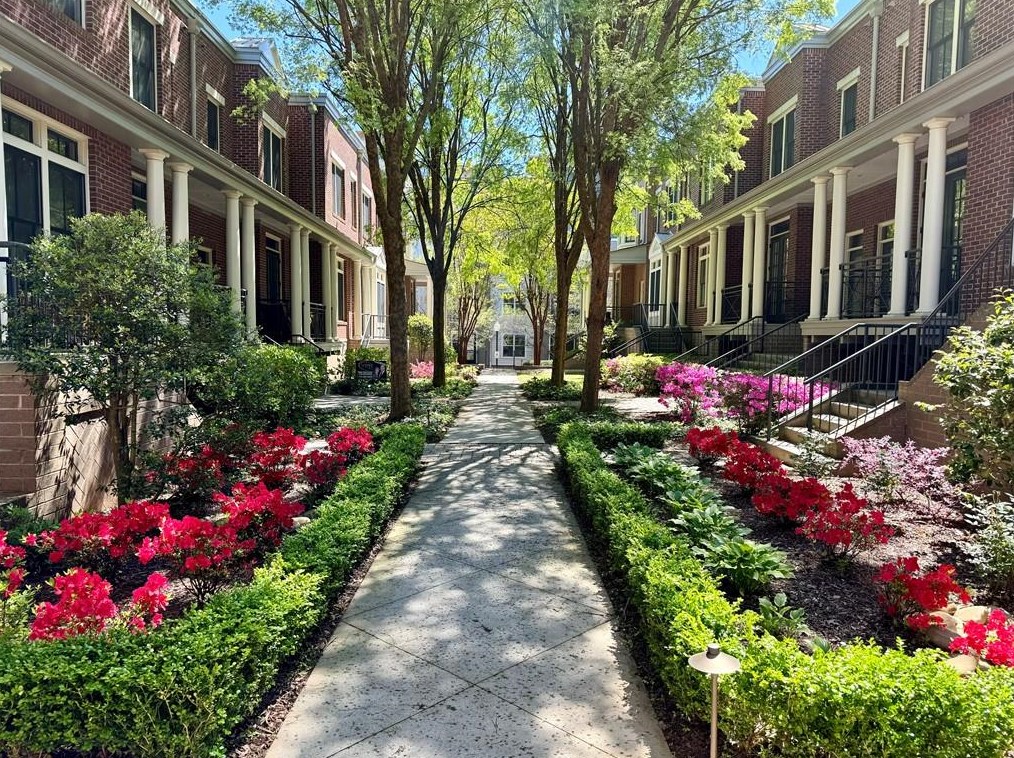 4690 Dogwood Aly, Atlanta GA 30338-7718 exterior