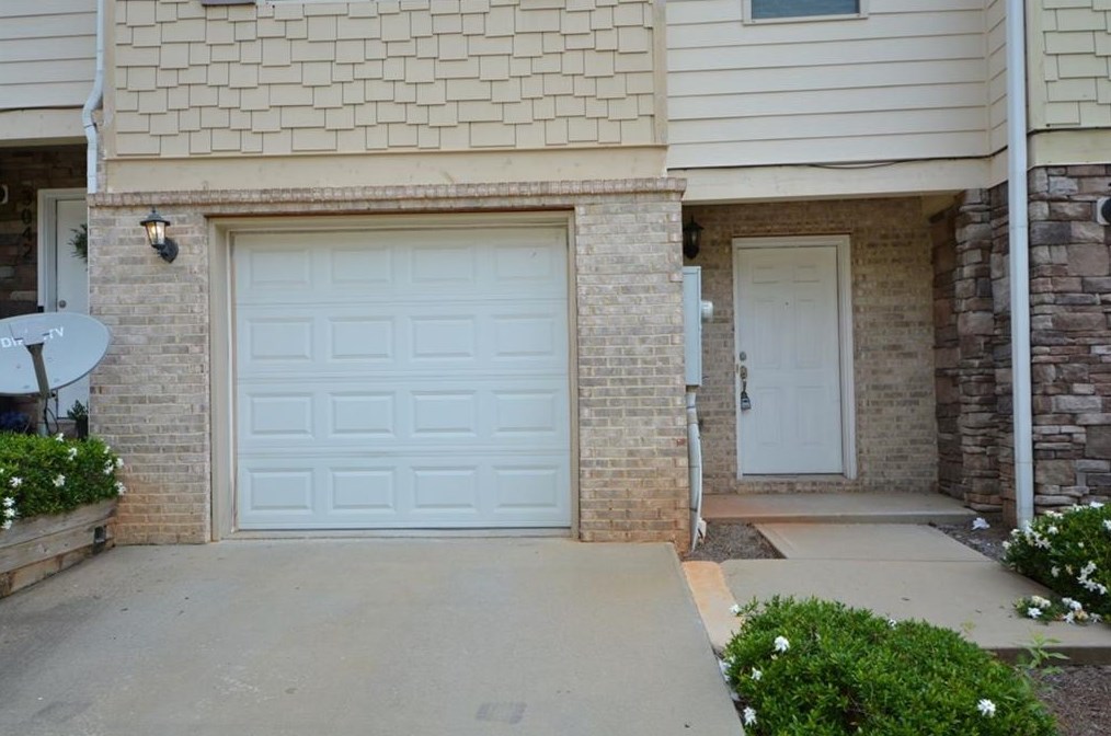 3044 Bonnes Dr, Lithonia, GA 30038-1573