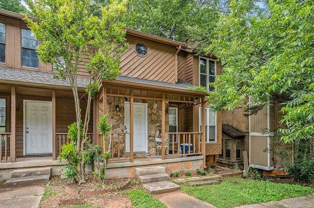 844 Brandy Oaks Ln, Stone Mountain, GA 30088