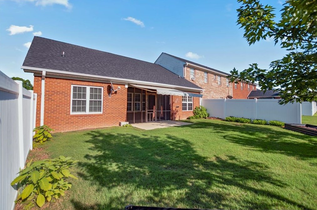 122 Regency Row, Calhoun, GA 30701-3540