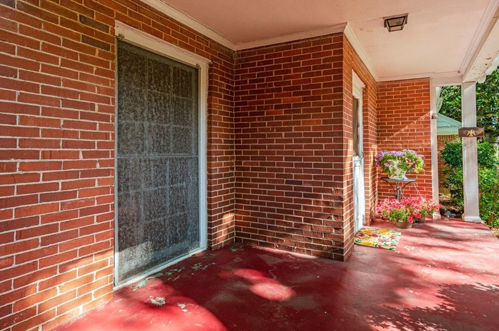 429 Woodhaven Dr, Decatur GA  30030-1649 exterior