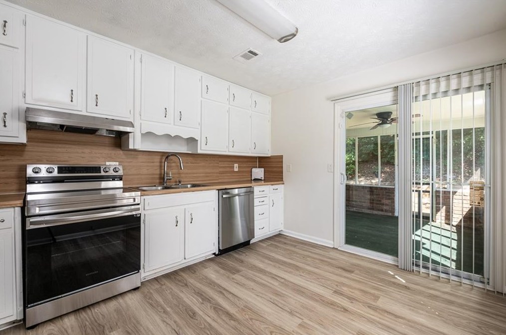 353 Haymarket Ln, Lawrenceville, GA 30046