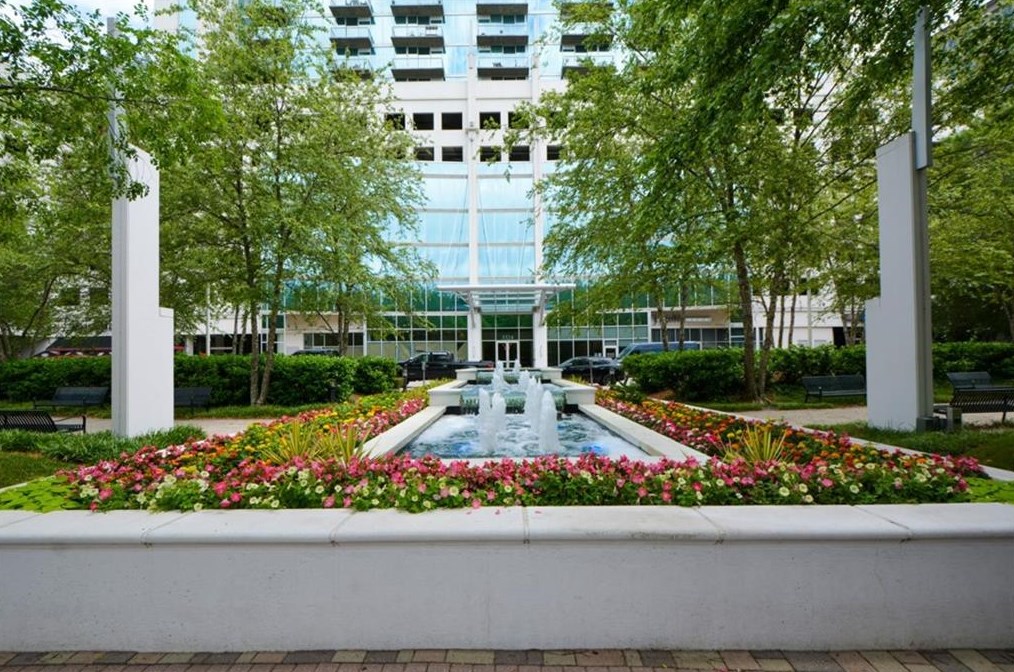 3324 Peachtree Rd, Atlanta GA  30326-1001 exterior
