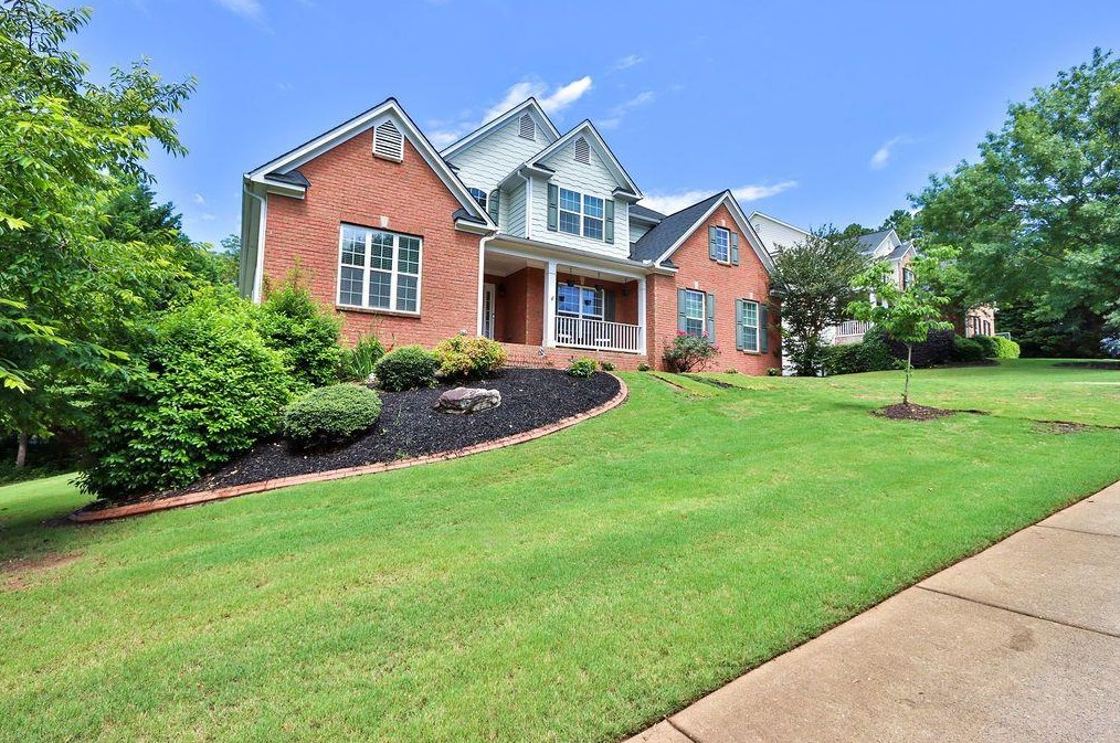 1002 Forest Creek Dr, Holly Springs, GA 30115-8174