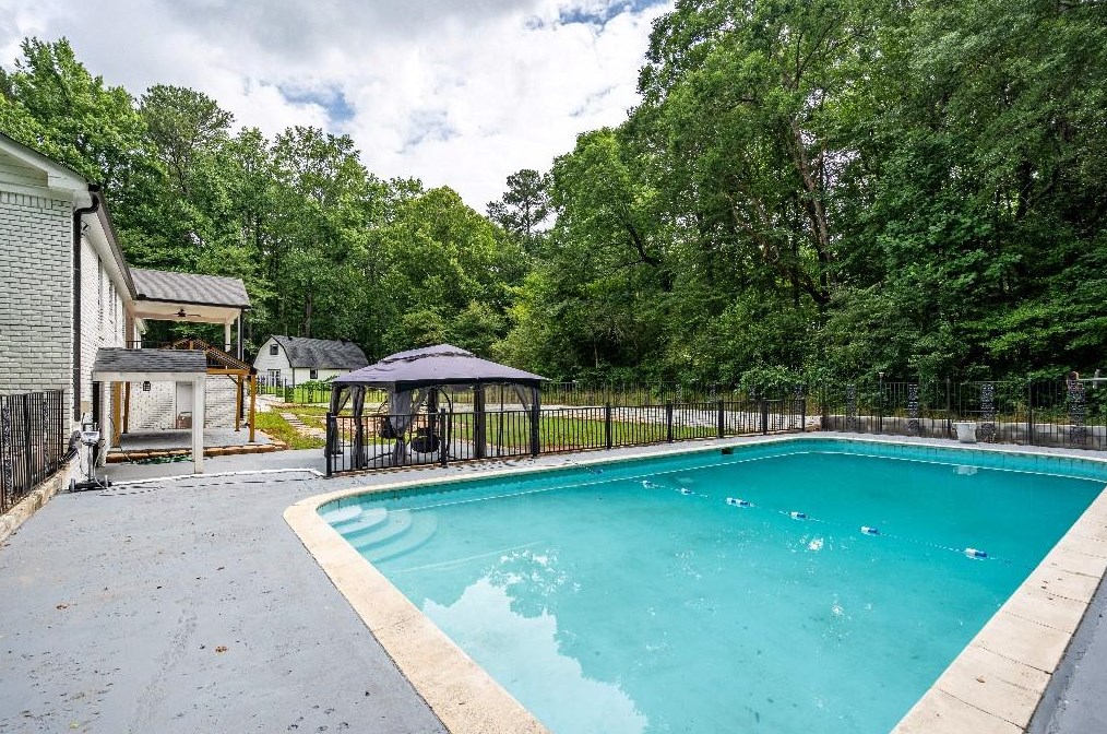 1141 Cleavemark Dr, Clarkston, GA 30021-2605