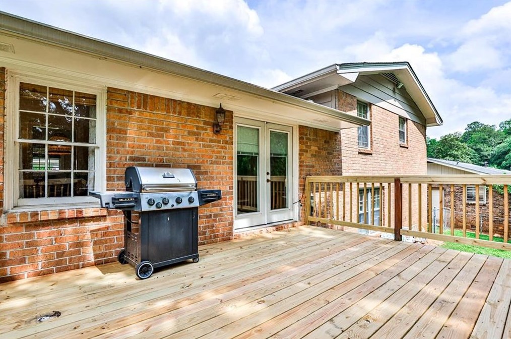 886 Meadow Rock Dr, Stone Mountain, GA 30083-3502