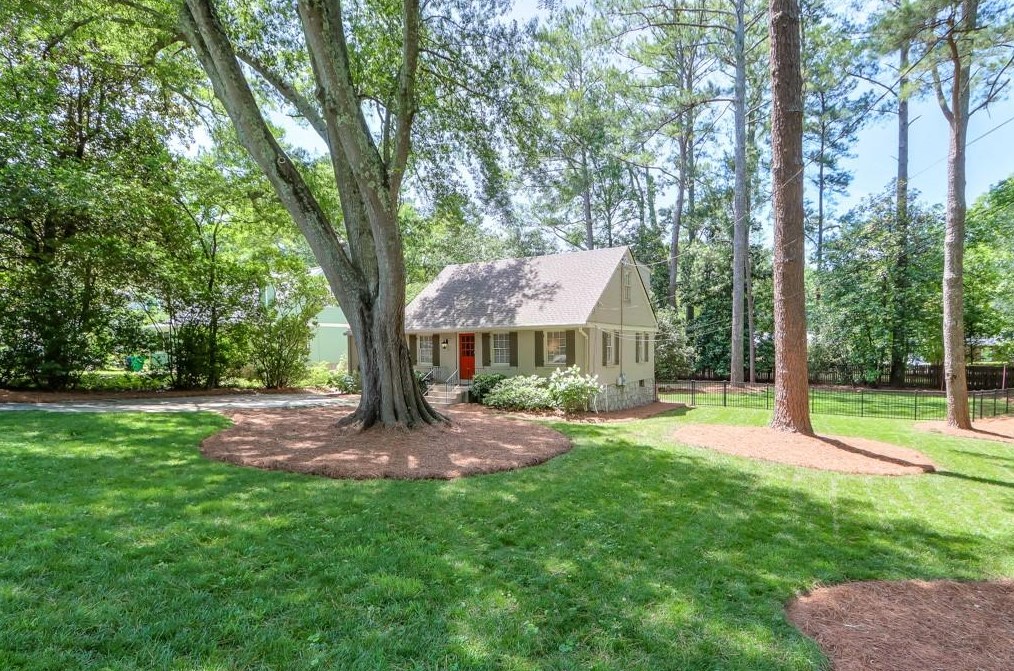 2478 Woodridge Dr, Decatur, GA 30033-4830