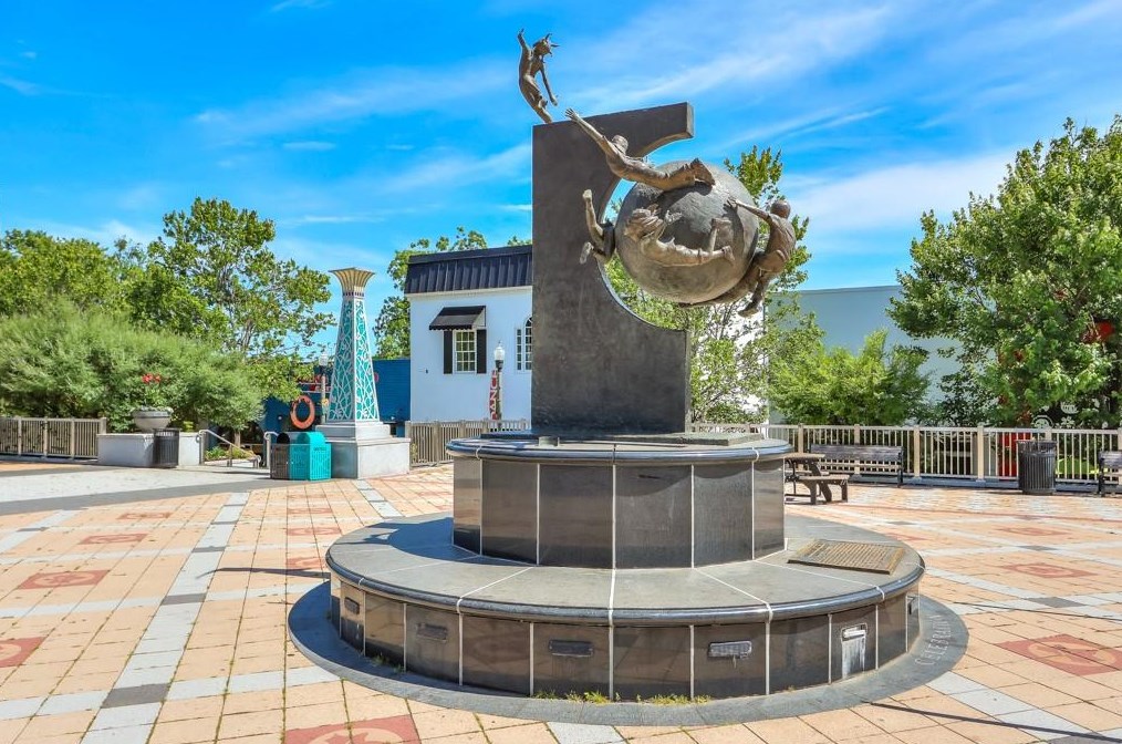 2478 Woodridge Dr, Decatur GA 30033-4830 exterior