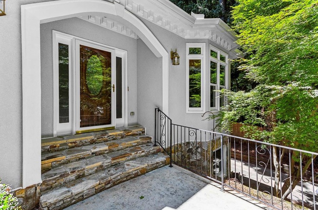 1721 Coventry Pl, Decatur, GA 30030-1006