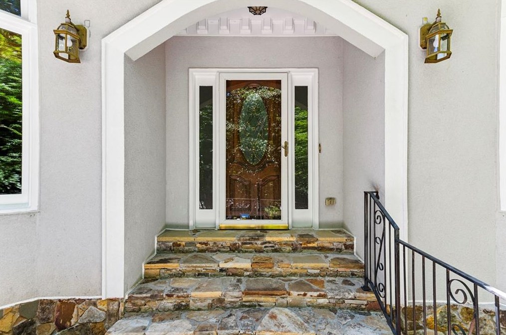 1721 Coventry Pl, Decatur GA  30030-1006 exterior