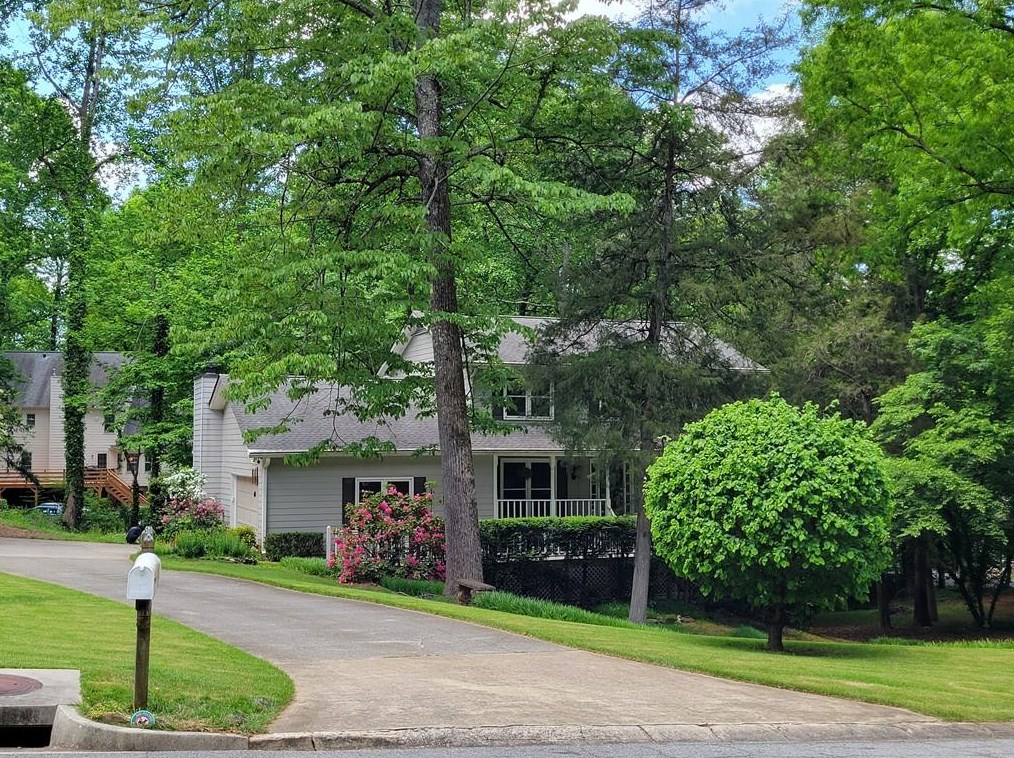 3584 Summie Dr, Lilburn, GA 30047-2048