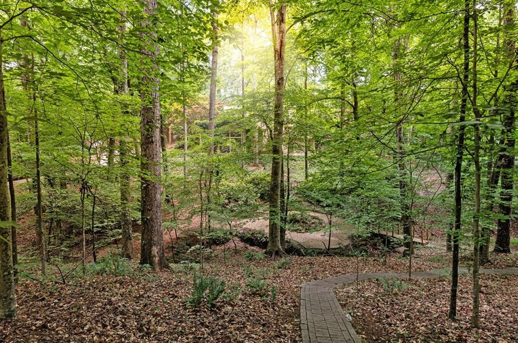 4547 Harris Trl, Atlanta, GA 30327-3823