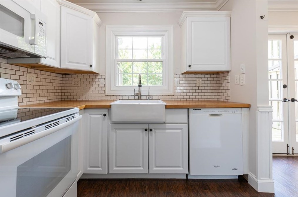 26 La Rue Pl, Atlanta, GA 30327-4009