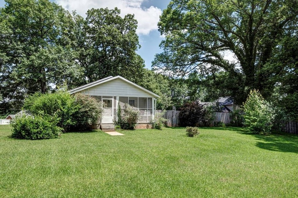 652 Landers Dr, Mableton, GA 30126