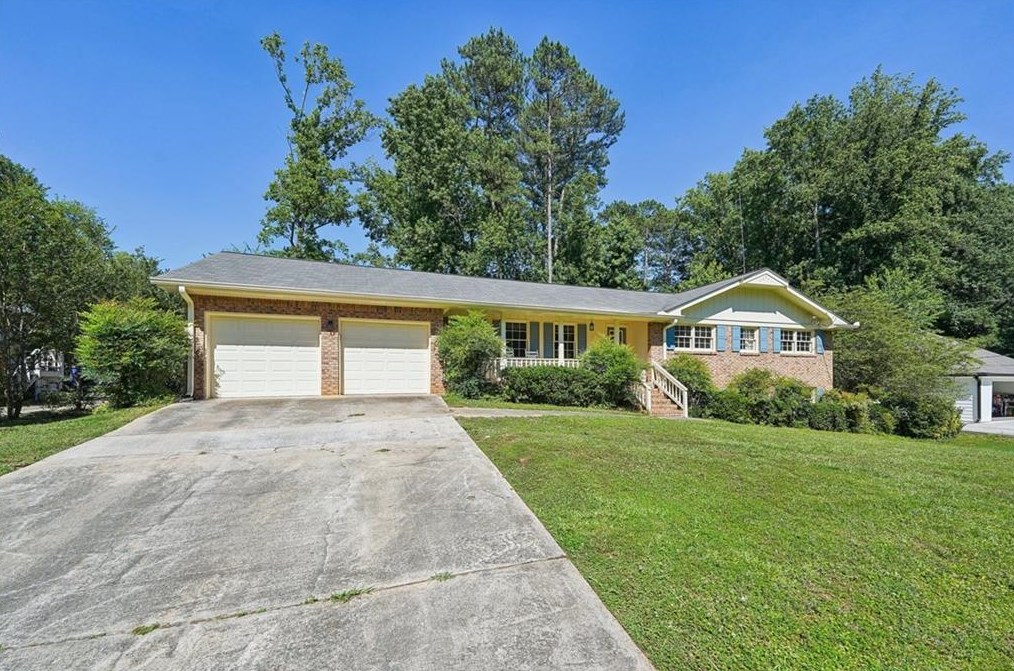 689 Falling Leaf Dr, Lilburn, GA 30047-3648