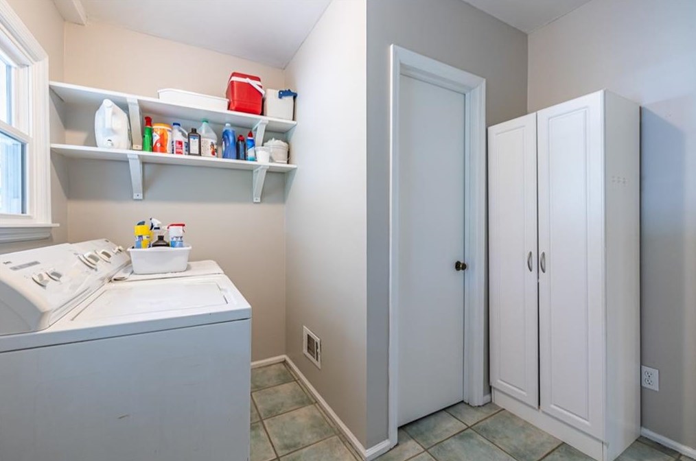 2343 Sanford Rd, Decatur GA  30033-5511 exterior