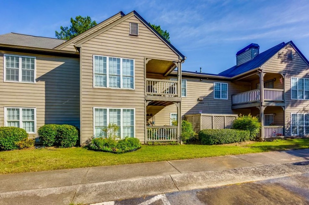 1002 Mill Pond Dr, Smyrna, GA 30082-3832