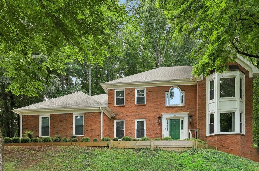 180 Hembree Circle Dr, Roswell, GA 30076-1154