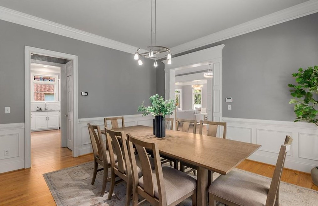 2430 Medlock Cmns, Decatur GA  30030-1599 exterior