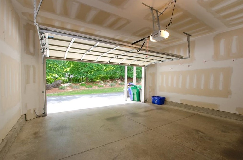 2208 Weldonberry Dr, Atlanta GA  30319-5734 exterior