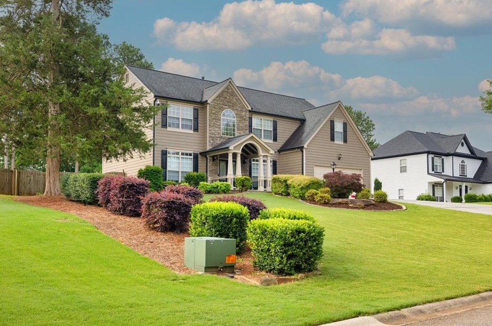 1011 Andover Dr, Hoschton, GA 30548-3657